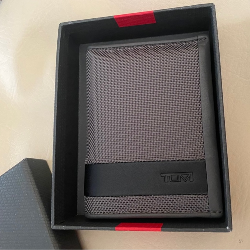 Tumi men’s wallet